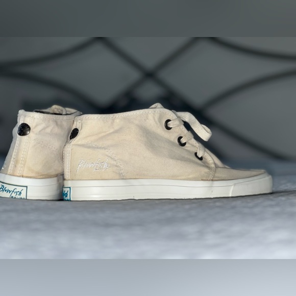 THREE (3) Pairs of sneakers (Ked/Converse Type) BLOWFISH and Target Brand - B2S - Picture 7 of 10